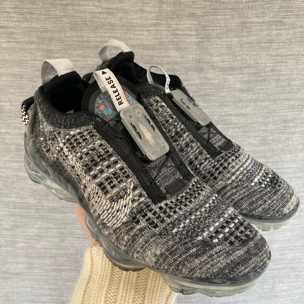 Nike Air VaporMax 2021 FlyEase Sneakers Women’s US 7